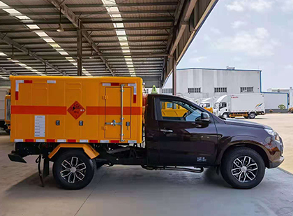 打安镇爆破器材运输车