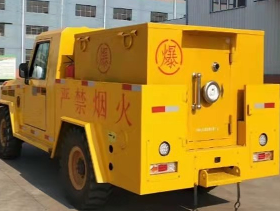 打安镇凯龙爆破器材运输车：保障爆破任务的安全运行
