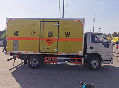 打安镇爆破器材运输车工人安全操作规范与智能技术保障